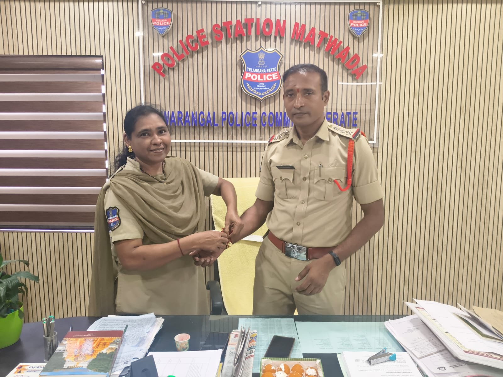 మట్వాడ పోలీస్ స్టేషన్‌లో ఘనంగా రక్షాబంధన్ వేడుకలు